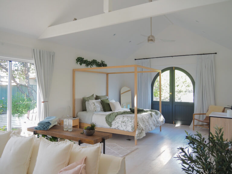 Deluxe King four poster bed in Studio